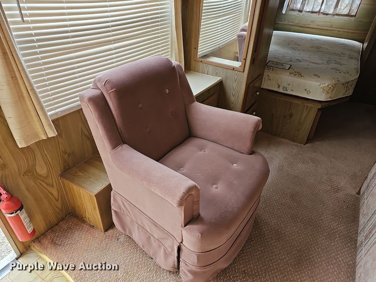 image for item DM1551 1988 Prowler Lynx 24C camper