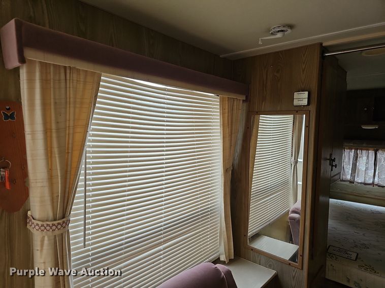 image for item DM1551 1988 Prowler Lynx 24C camper