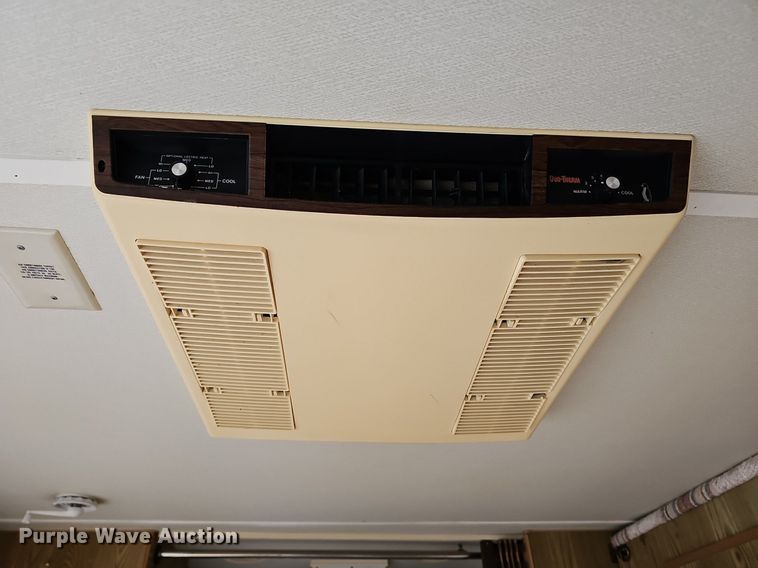 image for item DM1551 1988 Prowler Lynx 24C camper