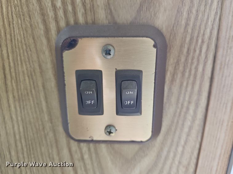 image for item DM1551 1988 Prowler Lynx 24C camper