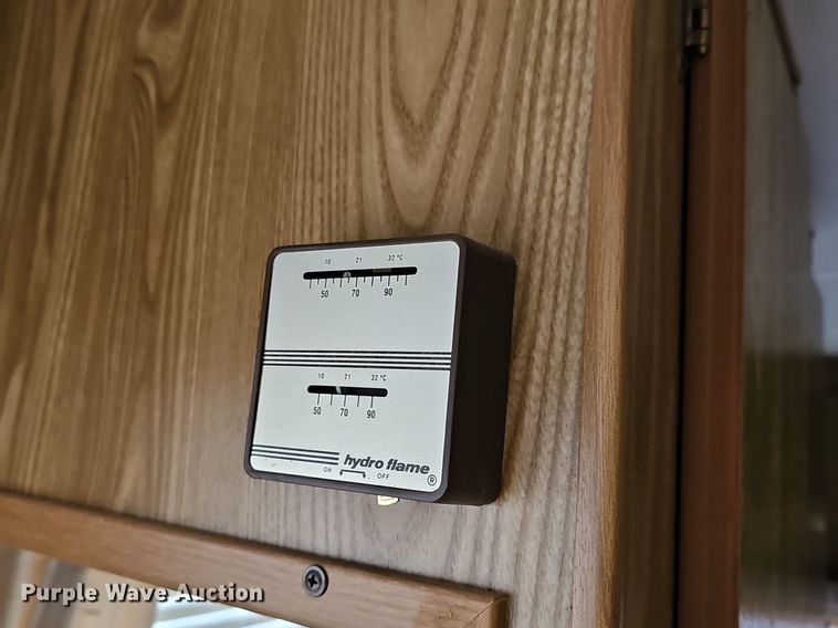 image for item DM1551 1988 Prowler Lynx 24C camper