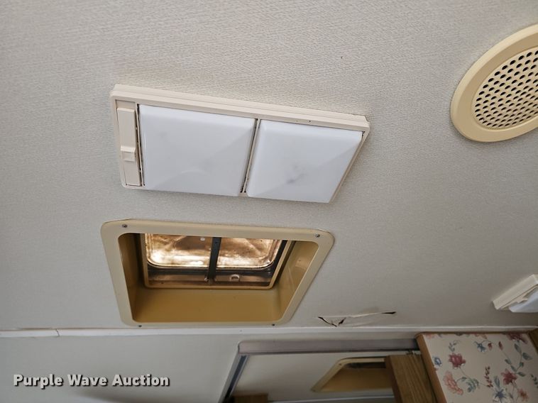 image for item DM1551 1988 Prowler Lynx 24C camper