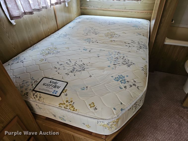 image for item DM1551 1988 Prowler Lynx 24C camper