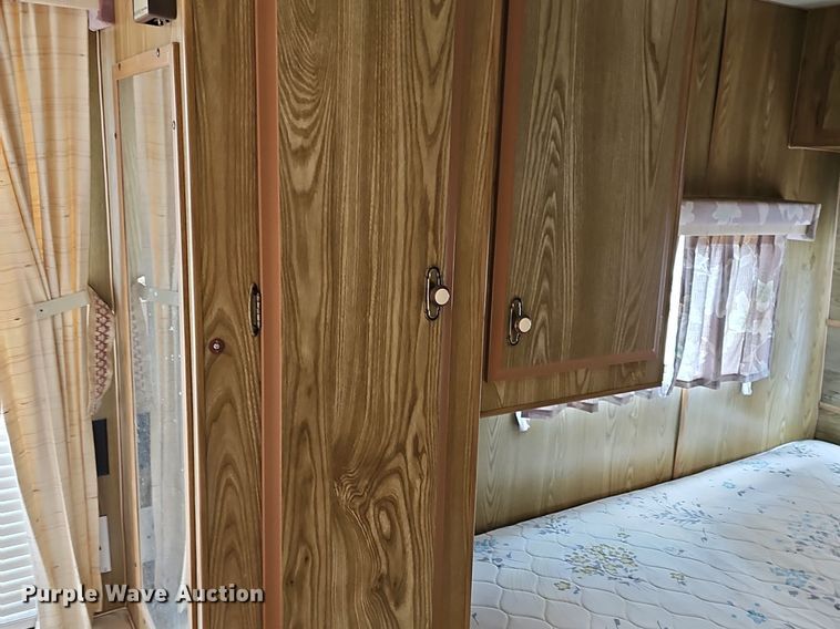 image for item DM1551 1988 Prowler Lynx 24C camper