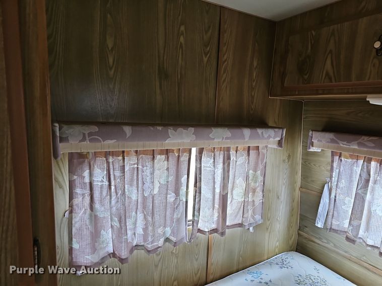 image for item DM1551 1988 Prowler Lynx 24C camper