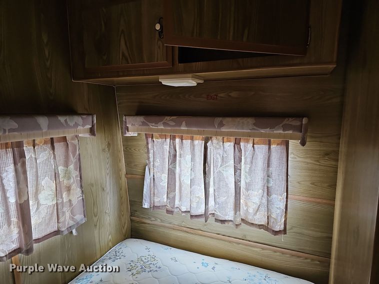 image for item DM1551 1988 Prowler Lynx 24C camper