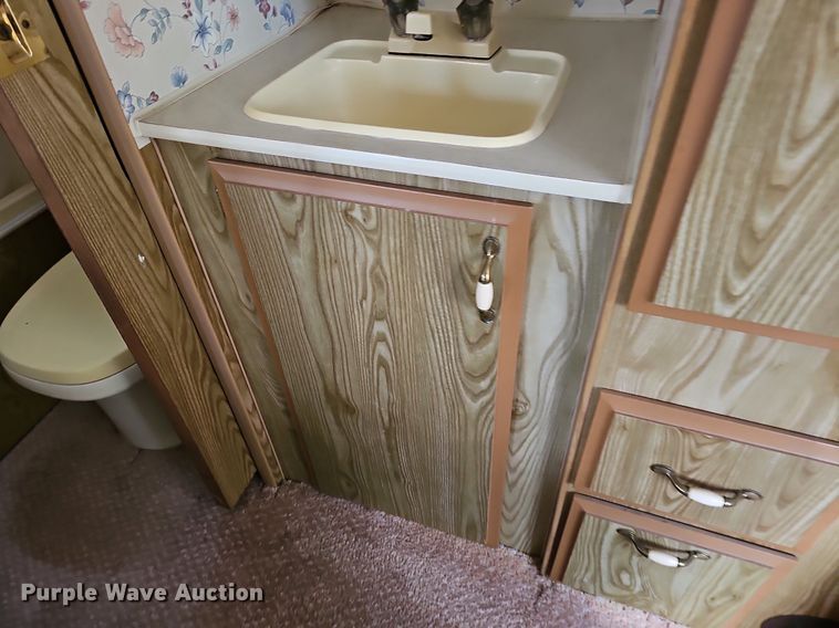 image for item DM1551 1988 Prowler Lynx 24C camper