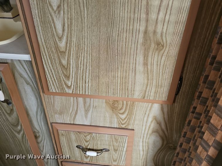 image for item DM1551 1988 Prowler Lynx 24C camper