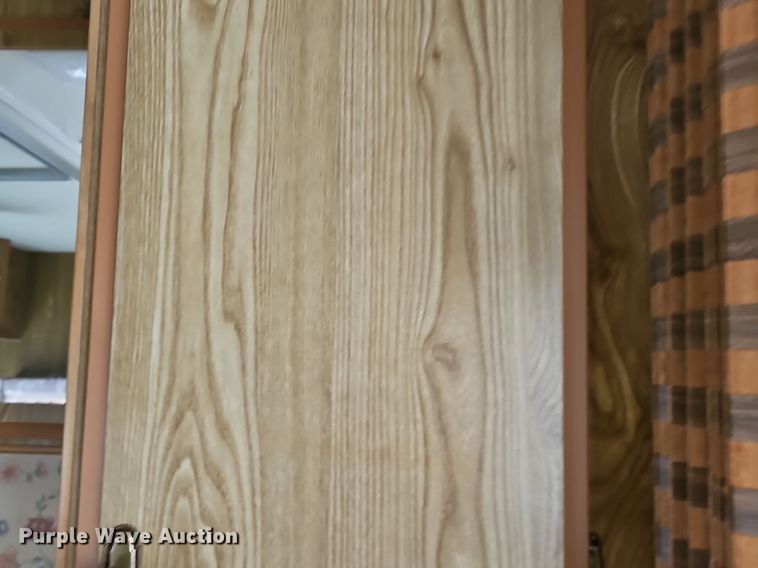 image for item DM1551 1988 Prowler Lynx 24C camper