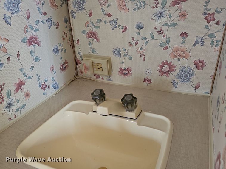 image for item DM1551 1988 Prowler Lynx 24C camper