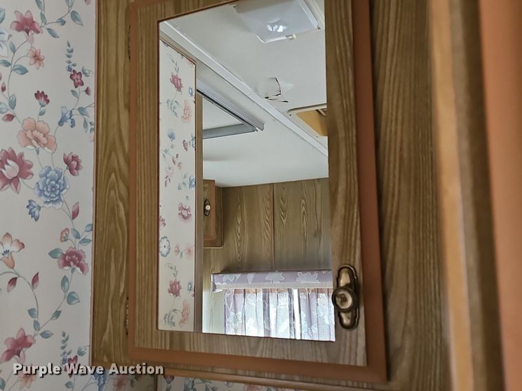 image for item DM1551 1988 Prowler Lynx 24C camper