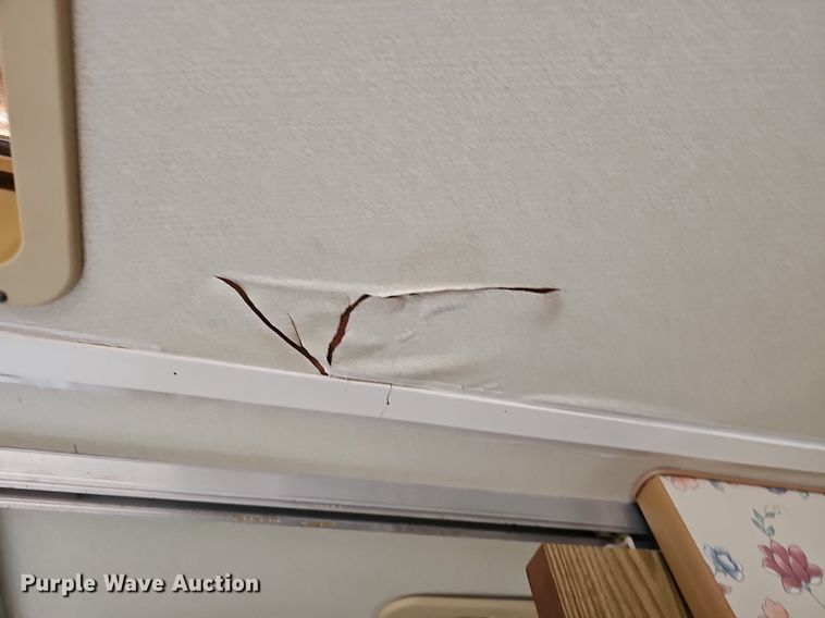 image for item DM1551 1988 Prowler Lynx 24C camper