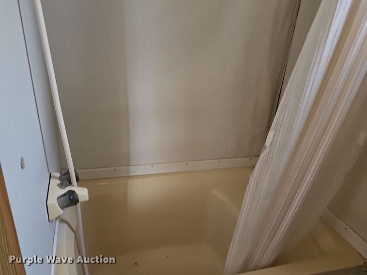 image for item DM1551 1988 Prowler Lynx 24C camper