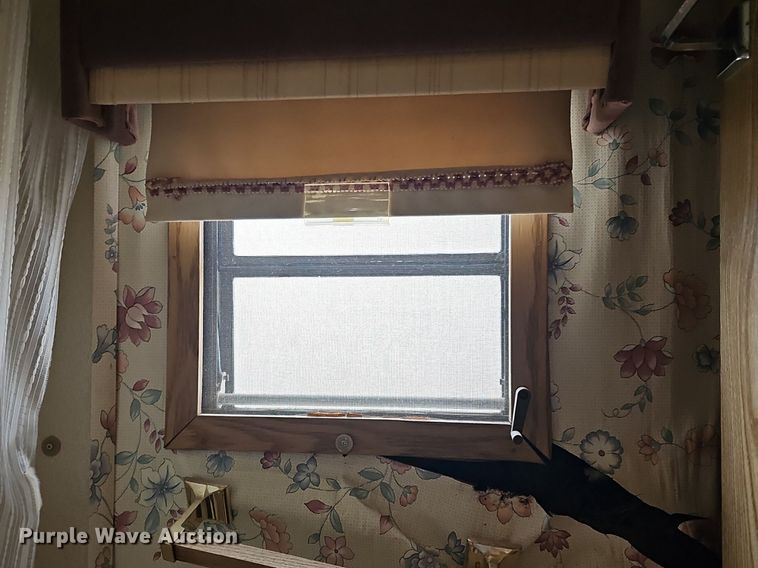 image for item DM1551 1988 Prowler Lynx 24C camper