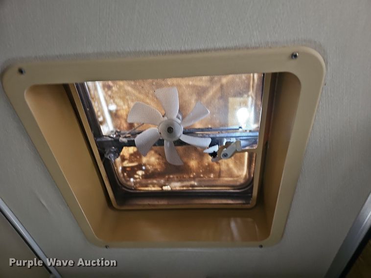 image for item DM1551 1988 Prowler Lynx 24C camper