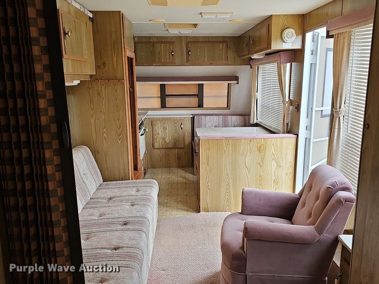 image for item DM1551 1988 Prowler Lynx 24C camper