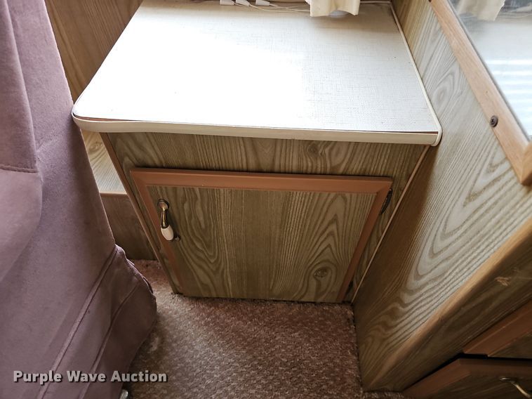 image for item DM1551 1988 Prowler Lynx 24C camper