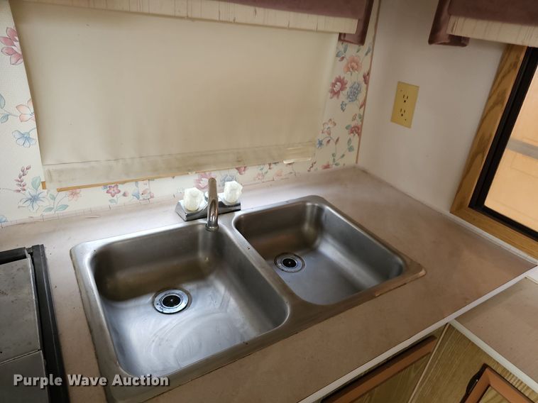 image for item DM1551 1988 Prowler Lynx 24C camper