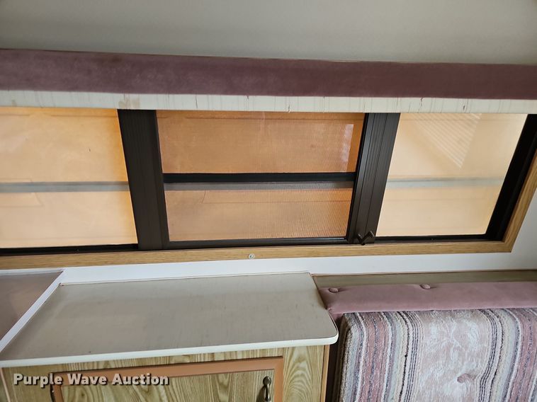 image for item DM1551 1988 Prowler Lynx 24C camper