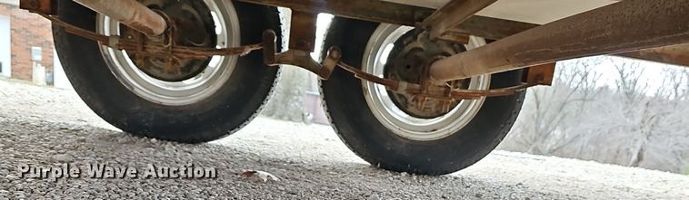 image for item DM1551 1988 Prowler Lynx 24C camper