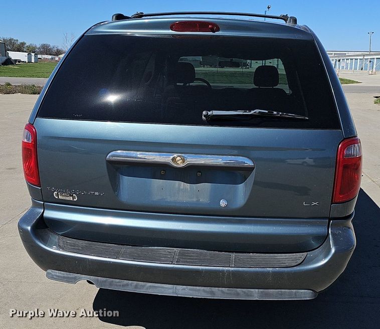 image for item DM1588 2005 Chrysler Town & Country LX van