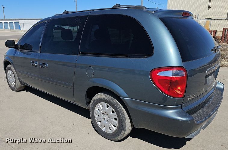 image for item DM1588 2005 Chrysler Town & Country LX van