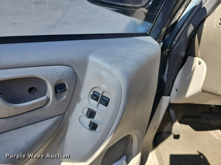image for item DM1588 2005 Chrysler Town & Country LX van