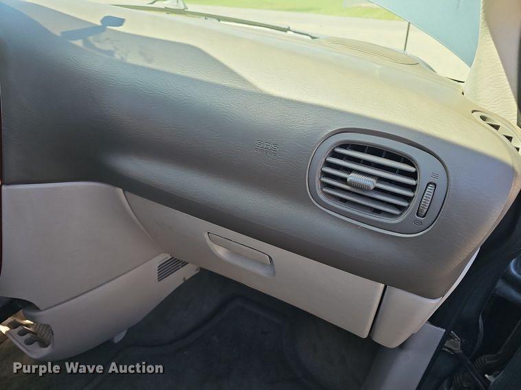 image for item DM1588 2005 Chrysler Town & Country LX van