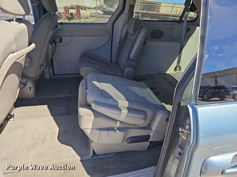 image for item DM1588 2005 Chrysler Town & Country LX van