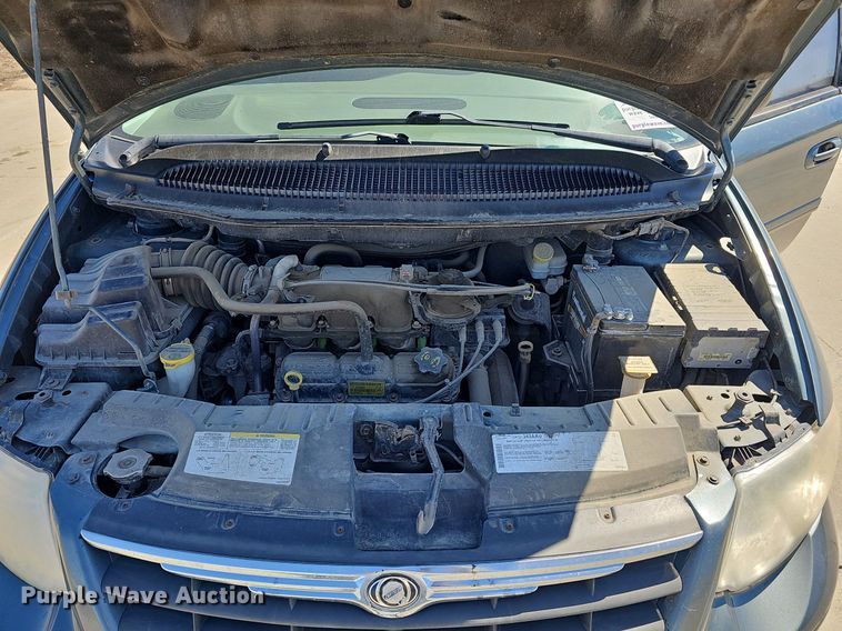 image for item DM1588 2005 Chrysler Town & Country LX van