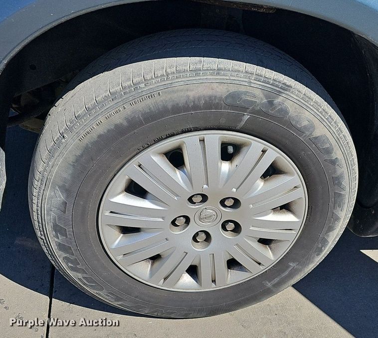 image for item DM1588 2005 Chrysler Town & Country LX van