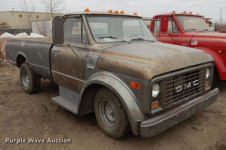 image for item DM1599 1970 GMC 5500 truck cab and chassis