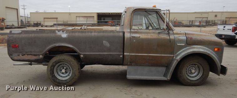 image for item DM1599 1970 GMC 5500 truck cab and chassis