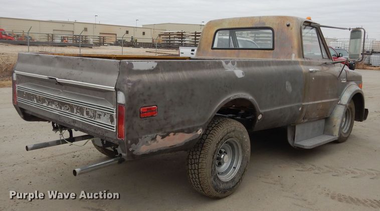 image for item DM1599 1970 GMC 5500 truck cab and chassis