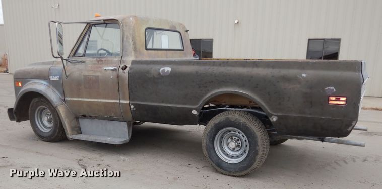 image for item DM1599 1970 GMC 5500 truck cab and chassis