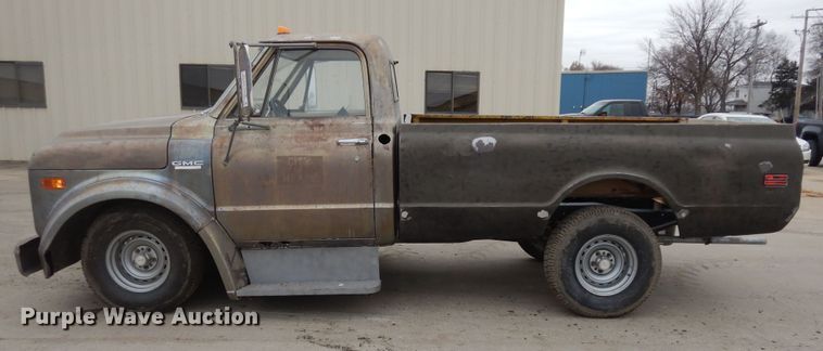 image for item DM1599 1970 GMC 5500 truck cab and chassis