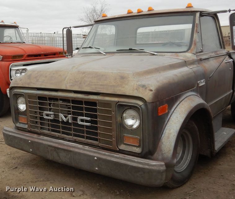 image for item DM1599 1970 GMC 5500 truck cab and chassis