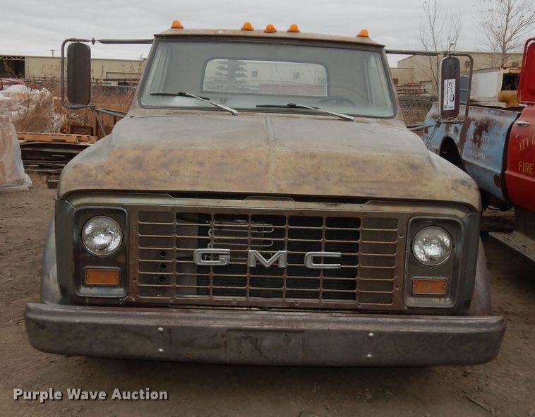 image for item DM1599 1970 GMC 5500 truck cab and chassis