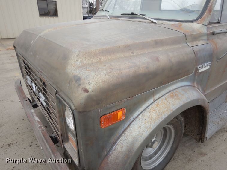 image for item DM1599 1970 GMC 5500 truck cab and chassis