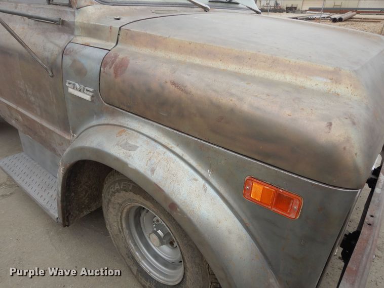 image for item DM1599 1970 GMC 5500 truck cab and chassis