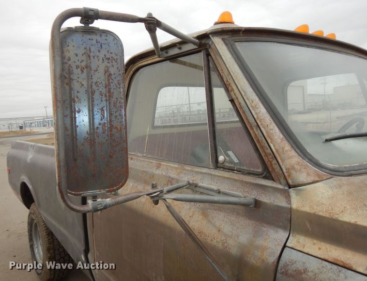 image for item DM1599 1970 GMC 5500 truck cab and chassis