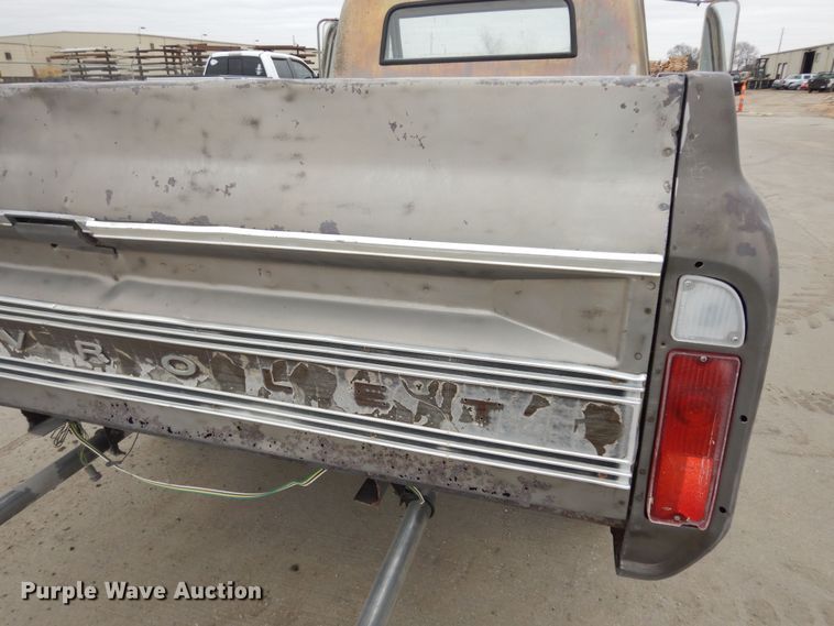 image for item DM1599 1970 GMC 5500 truck cab and chassis