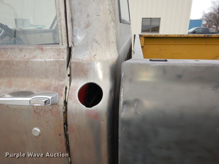 image for item DM1599 1970 GMC 5500 truck cab and chassis