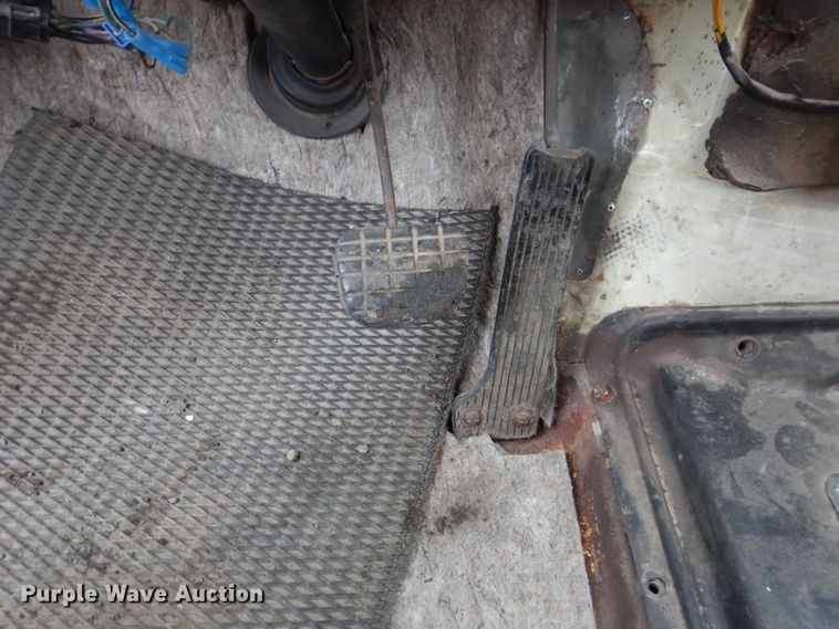 image for item DM1599 1970 GMC 5500 truck cab and chassis