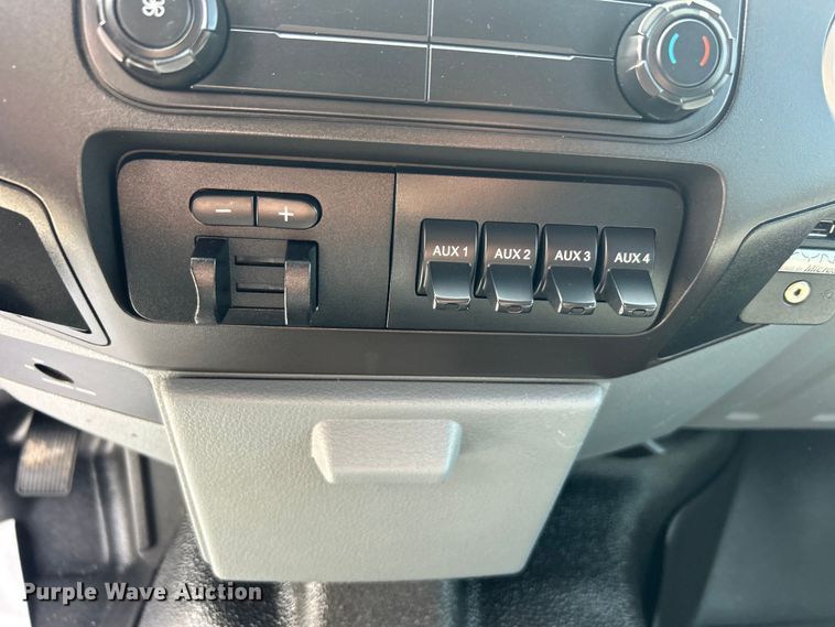 image for item DO1074 2015 Ford  F250 Super Duty SuperCab pickup truck