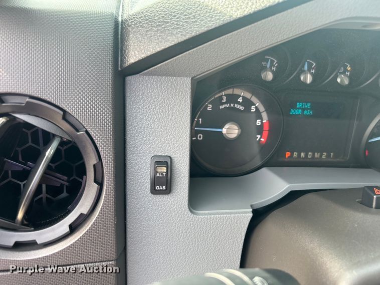 image for item DO1075 2015 Ford F250 Super Duty SuperCab pickup truck