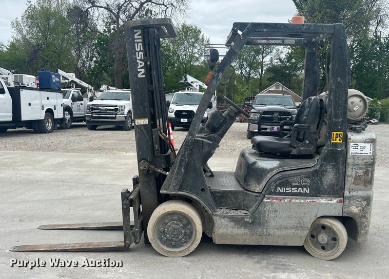 image for item DO1080 Nissan 50 forklift