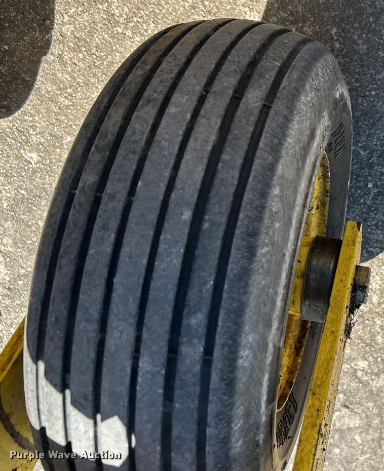 image for item DO1083 Great Dane Chariot ZTR lawn mower