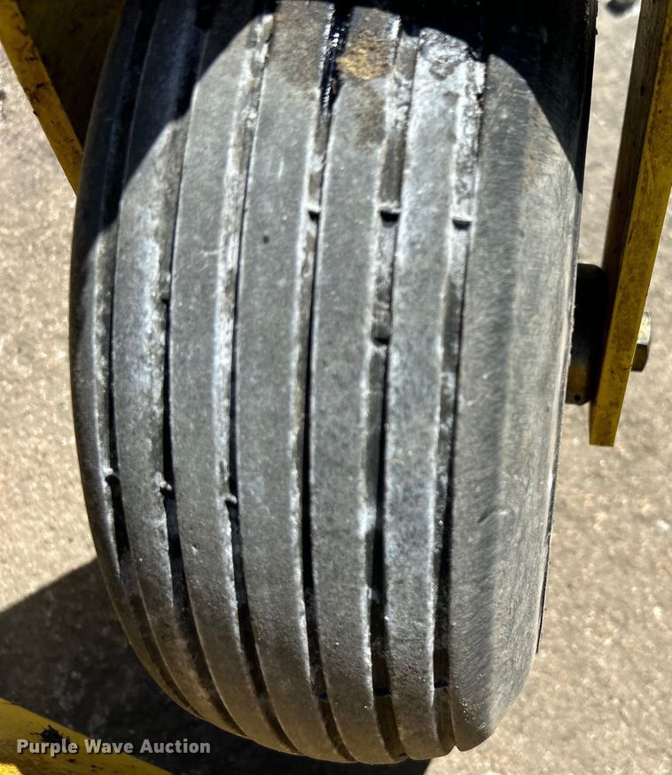 image for item DO1083 Great Dane Chariot ZTR lawn mower