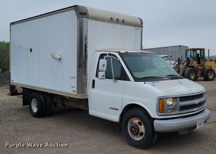 image for item DP1327 1997 Chevrolet Express G3500 box truck